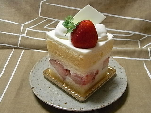 新宿小田急百貨店 果の実の杜の 苺のショートケーキ ２つのチーズケーキ 手みやげはハズせない